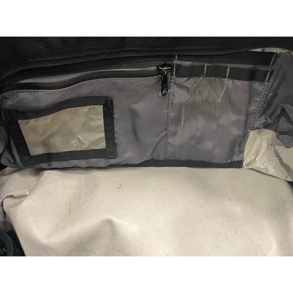 Timbuk2 Black Nylon Tote Handles /crossbody Pockets Outdoors Travel w/ Handle - Picture 8 of 8